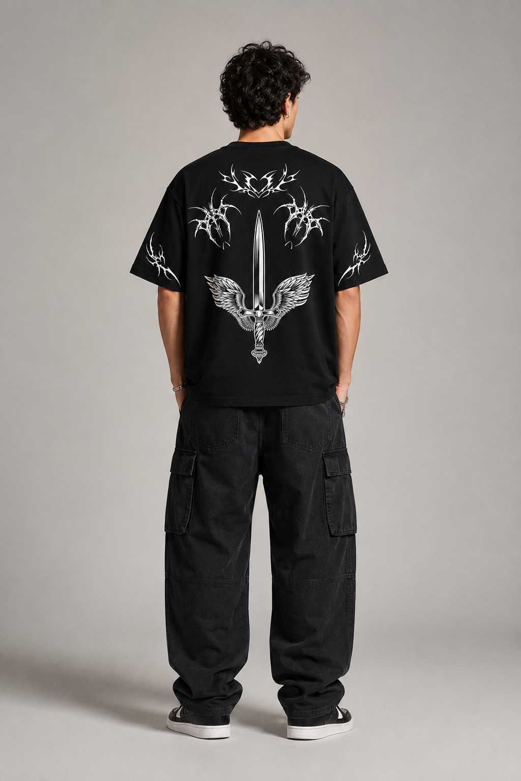 BLACK SWORD FIT OVERSIZED T-SHIRT